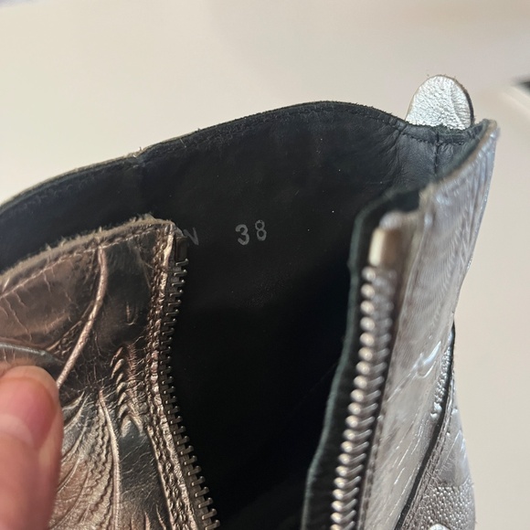 Golden Goose Deluxe Brand Booties Young Metallic - Size 8 - Picture 2 of 16